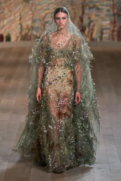 Look 75